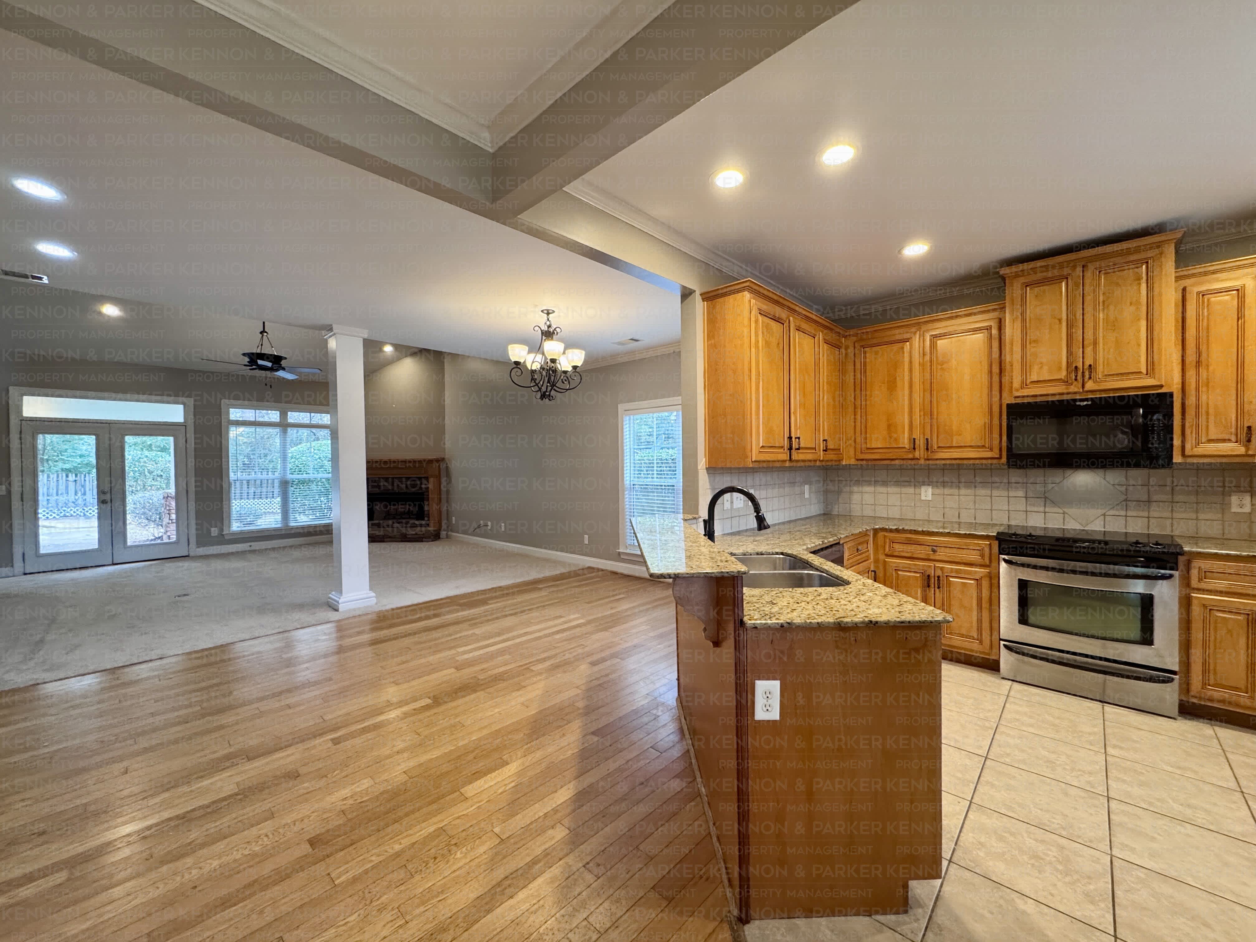 1010 Silver Lake Dr – photo 2