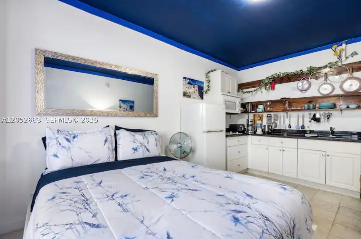 255 W 24th St – photo 2
