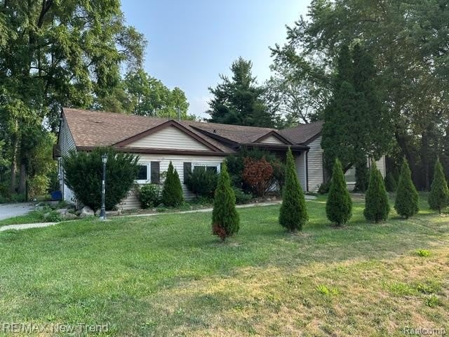 4510 W Maple Road – photo 1