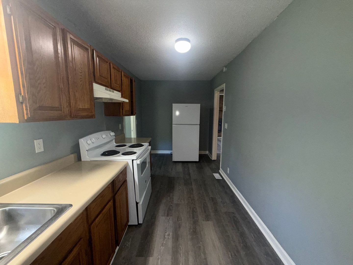 Three Bedroom Brick Home with Large Yard – photo 5