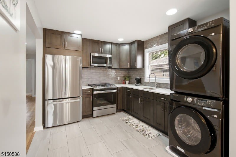 19 Evelyn Ct – photo 5