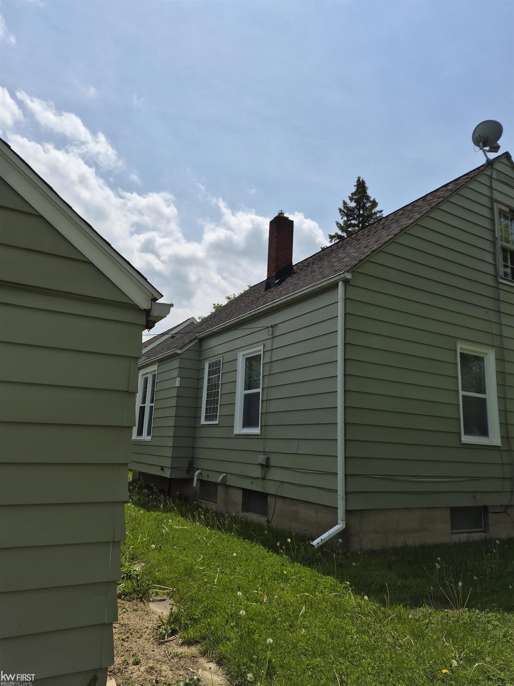 2038 Copeman Boulevard – photo 2