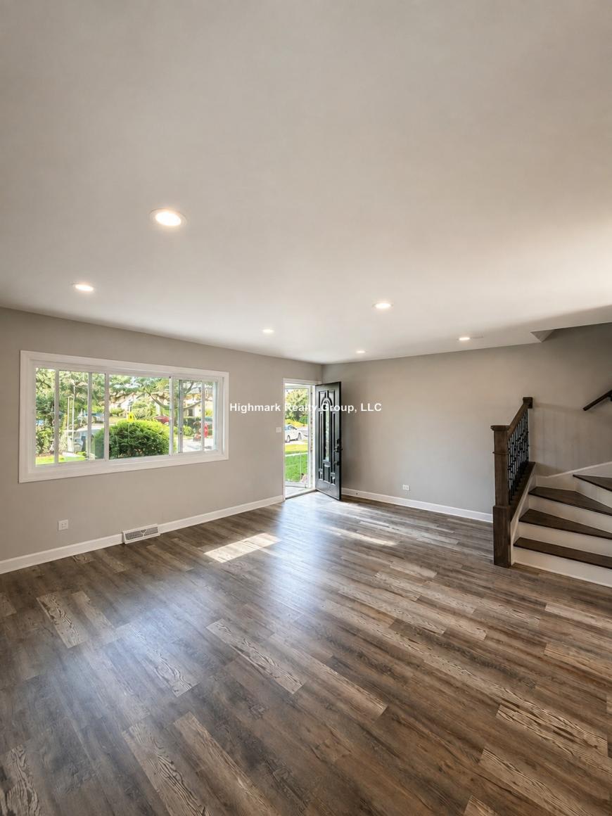 354 Skokie Ct. – photo 3