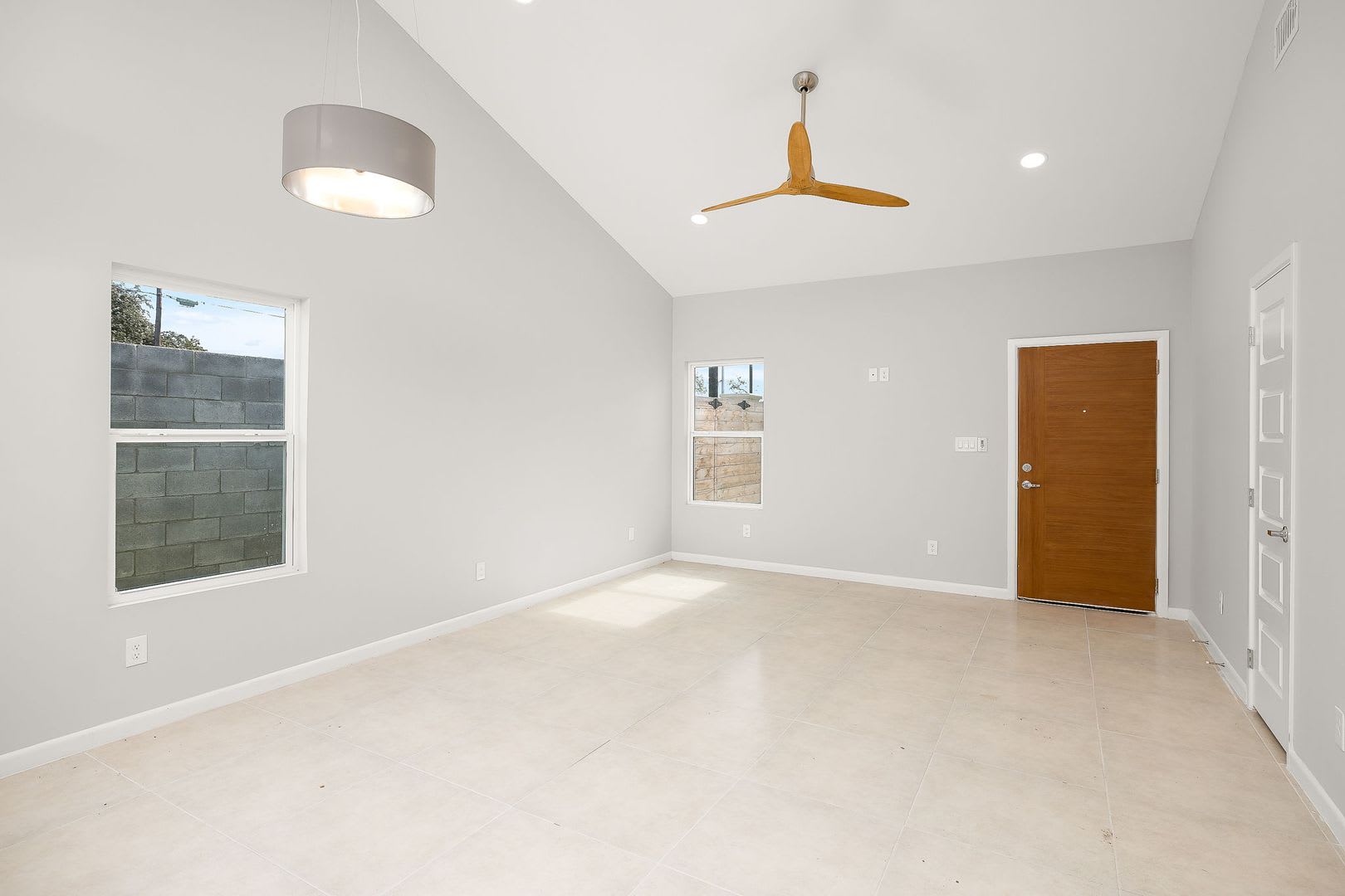 Brand-New 3 Bedroom, 2 Bath Apartment for Rent – photo 2