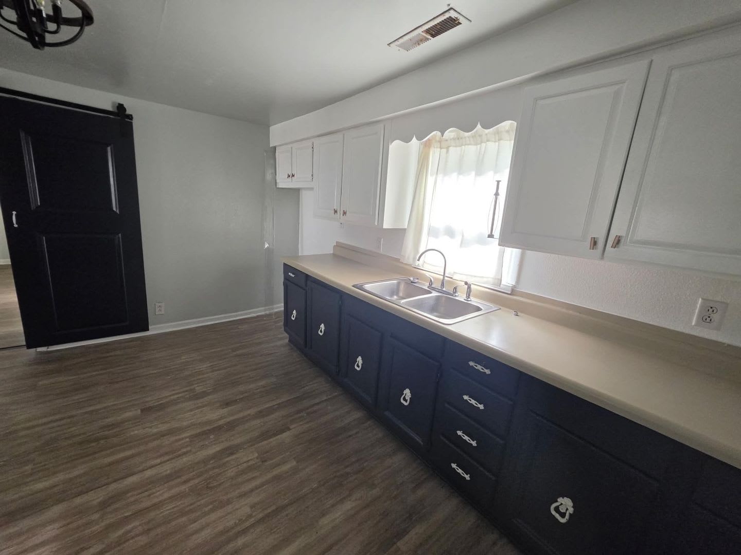 For Rent- Cute 3 bedroom / 1.5 bathrooms in Lamar Mo!!! – photo 4