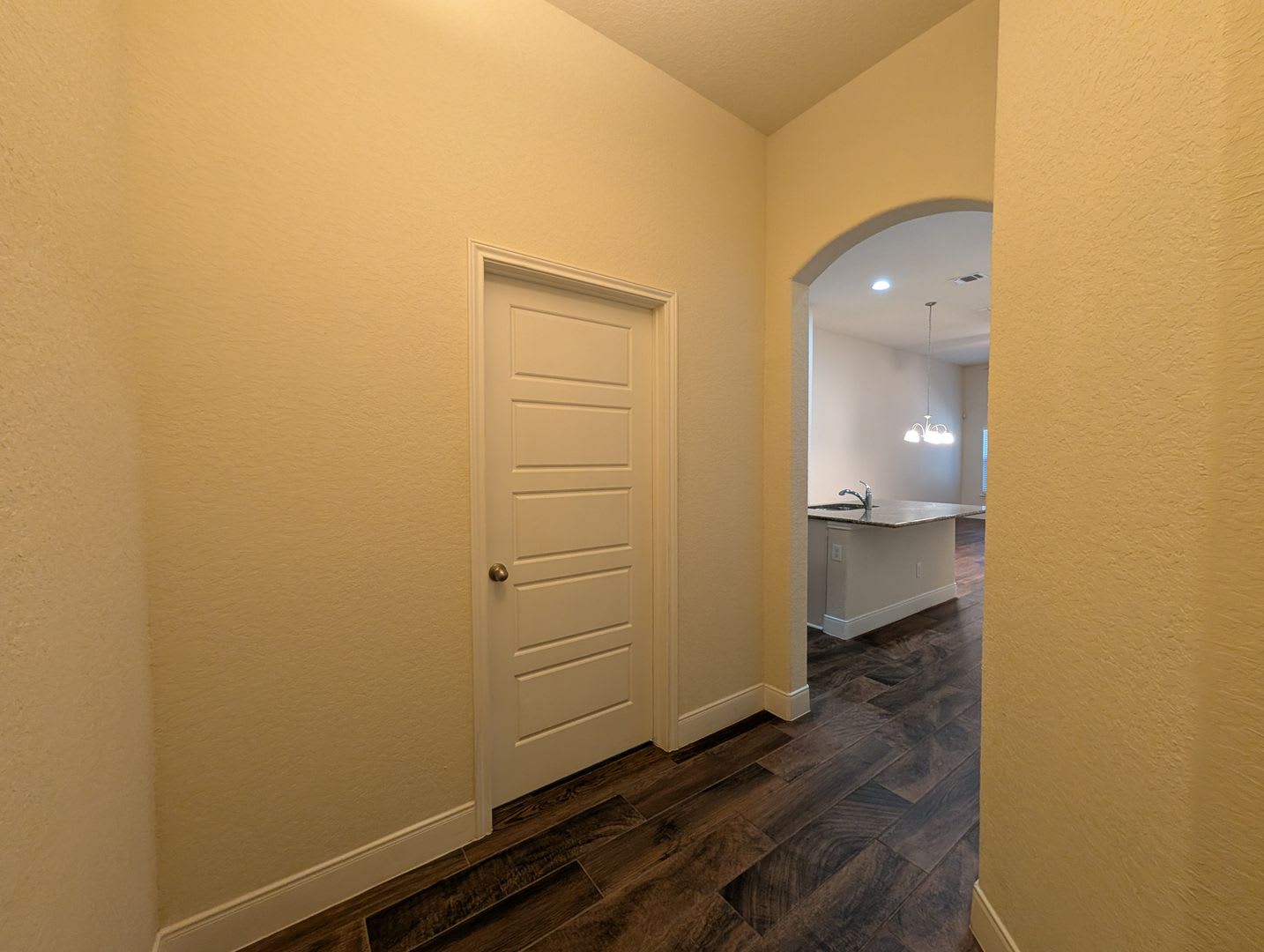 1 Month Free Rent ** Walk to Historic Gruene / Fridge / Gas Cooking / Fenced in yard / CISD – photo 3