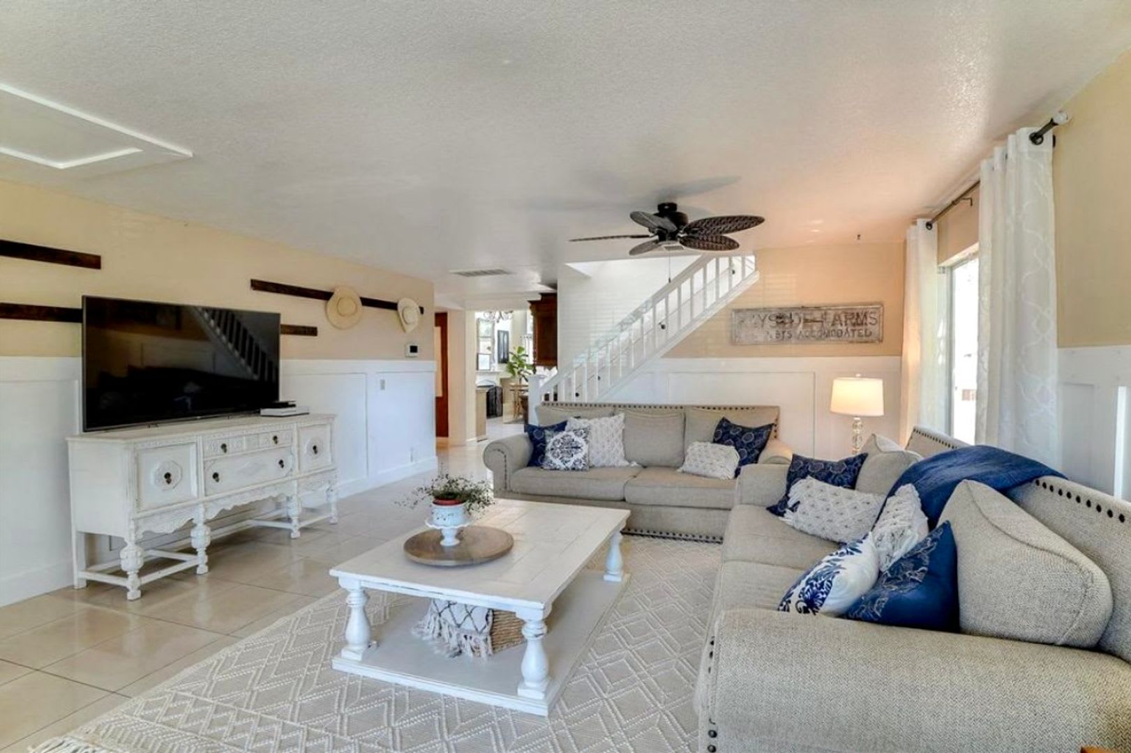 Stunning Hollister Home with Ground-Floor Primary Suite Near Whale Park – photo 2
