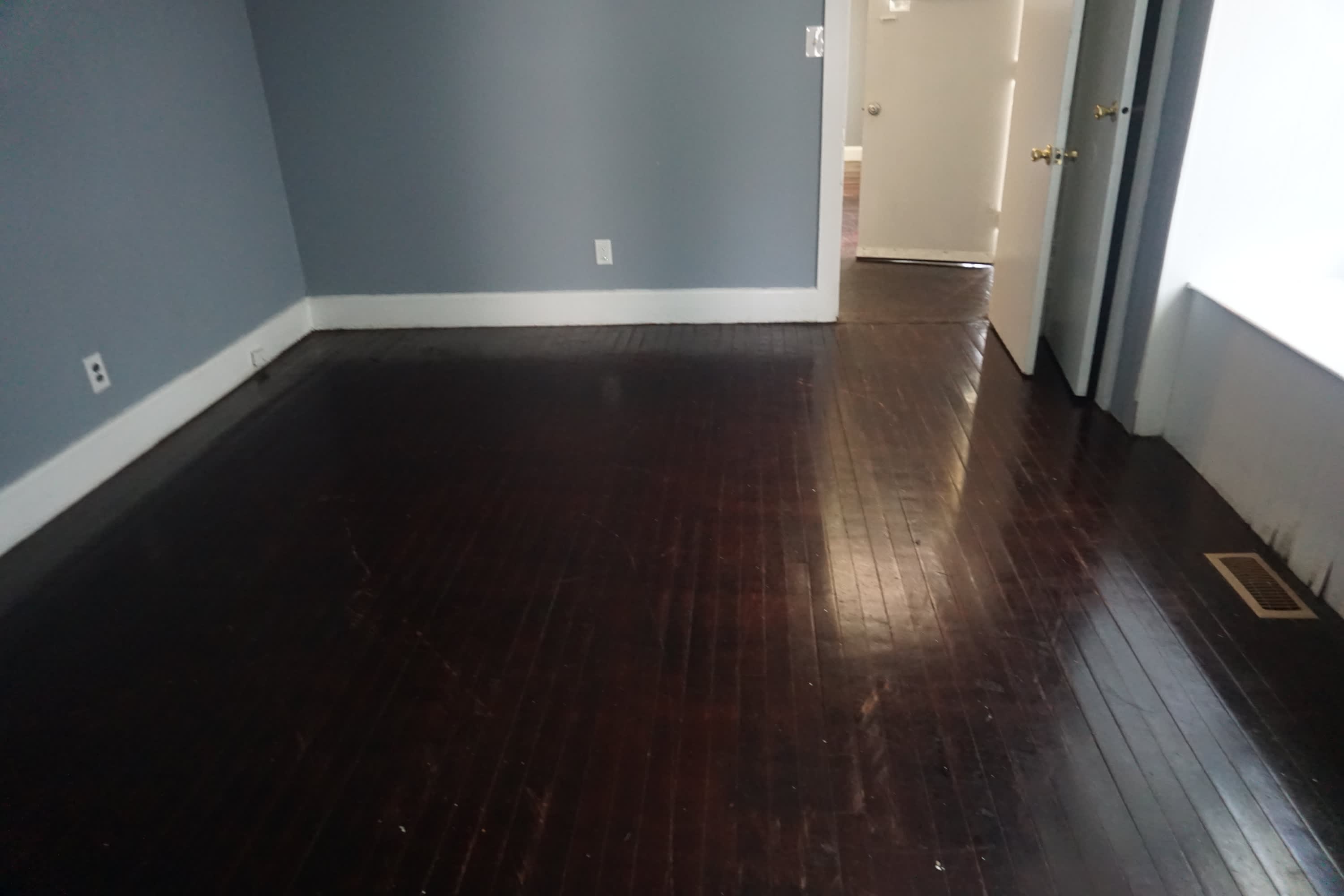 215 Evans St – photo 5