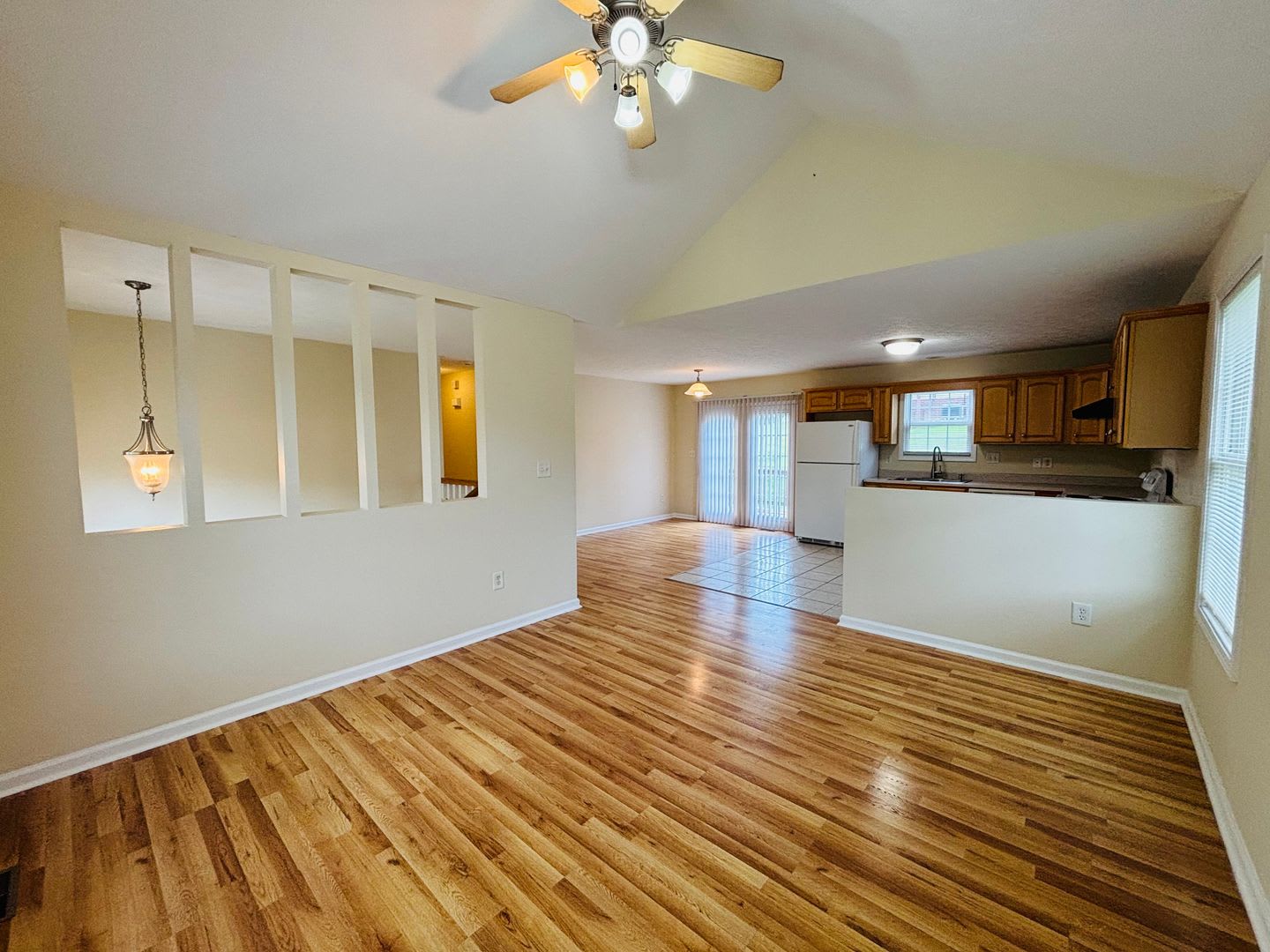 3 Bedroom 3 Bath House with 2 Car Garage – photo 4