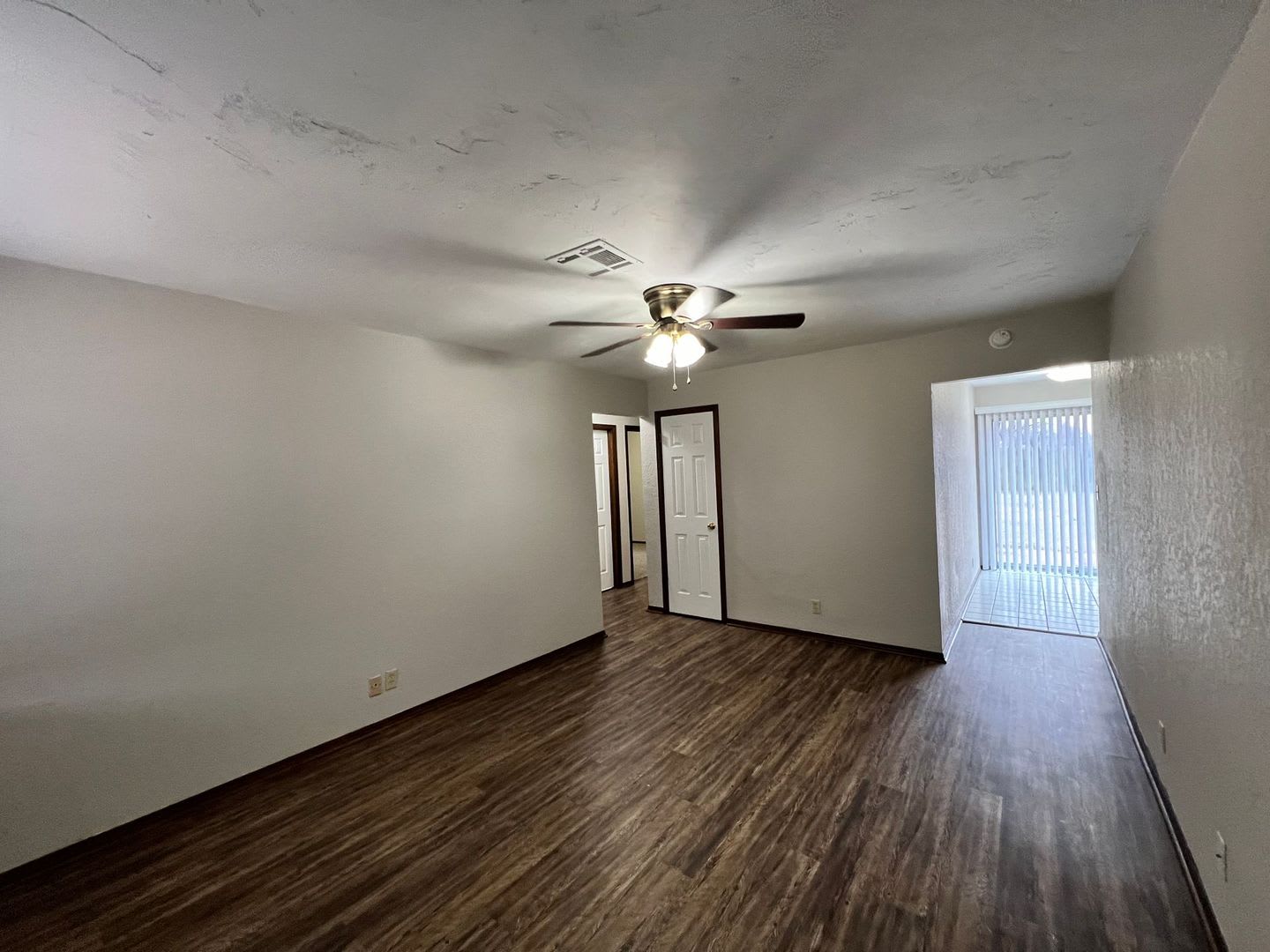 Charming 3 Bedroom Home in Mustang School District – photo 3