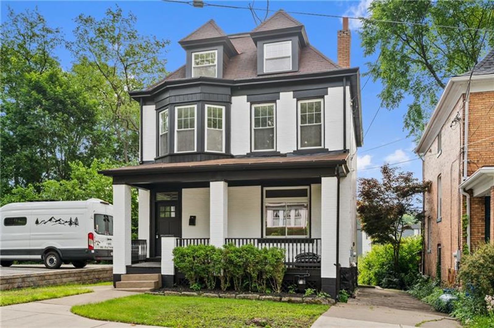 Beautiful Home in the hear of Edgewood – photo 4