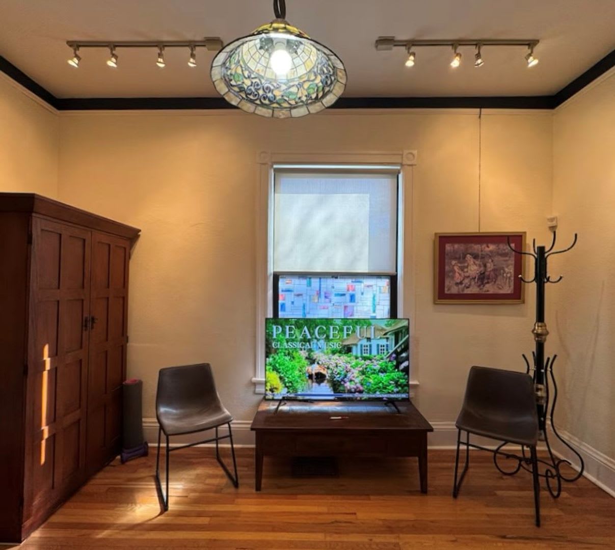 Historic Home 2 Bedroom +office 2 Baths, and Off street Parking – photo 4