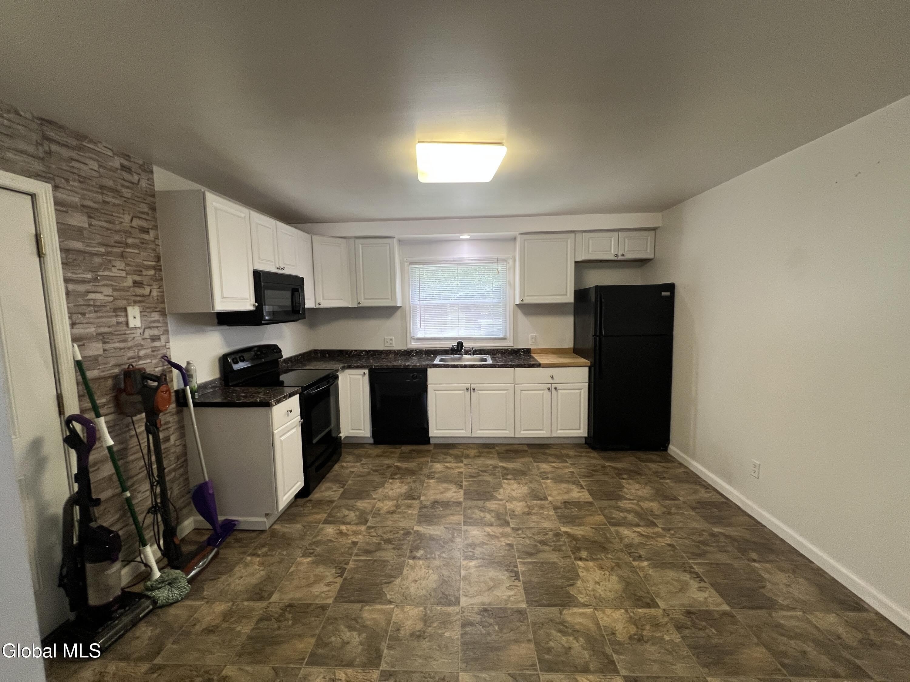11-21 Ashdown Road – photo 5