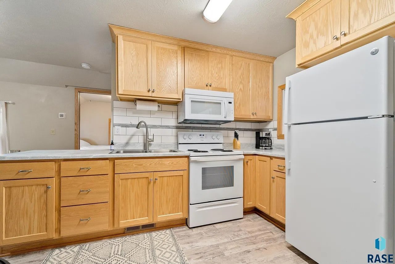 2517 South Duluth Avenue – photo 3