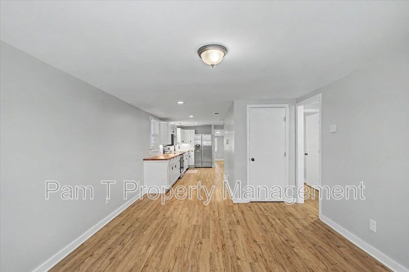 1320 E 58Th St – photo 2