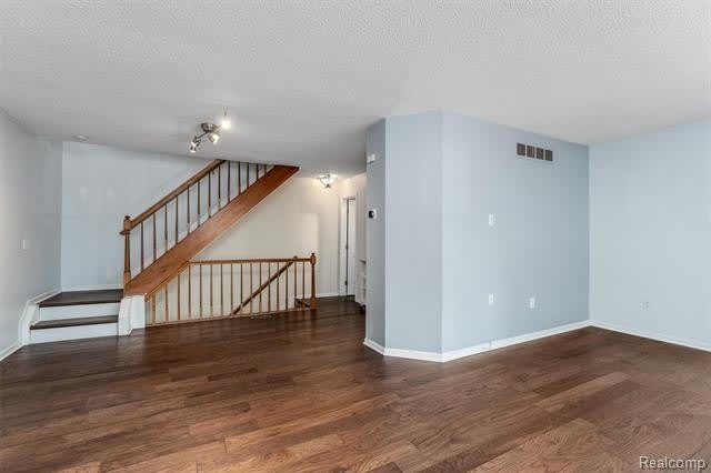42253 Old Pond Circle – photo 4