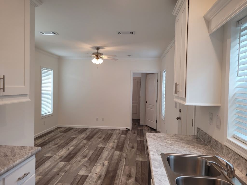 5600 Jennie Street – photo 2