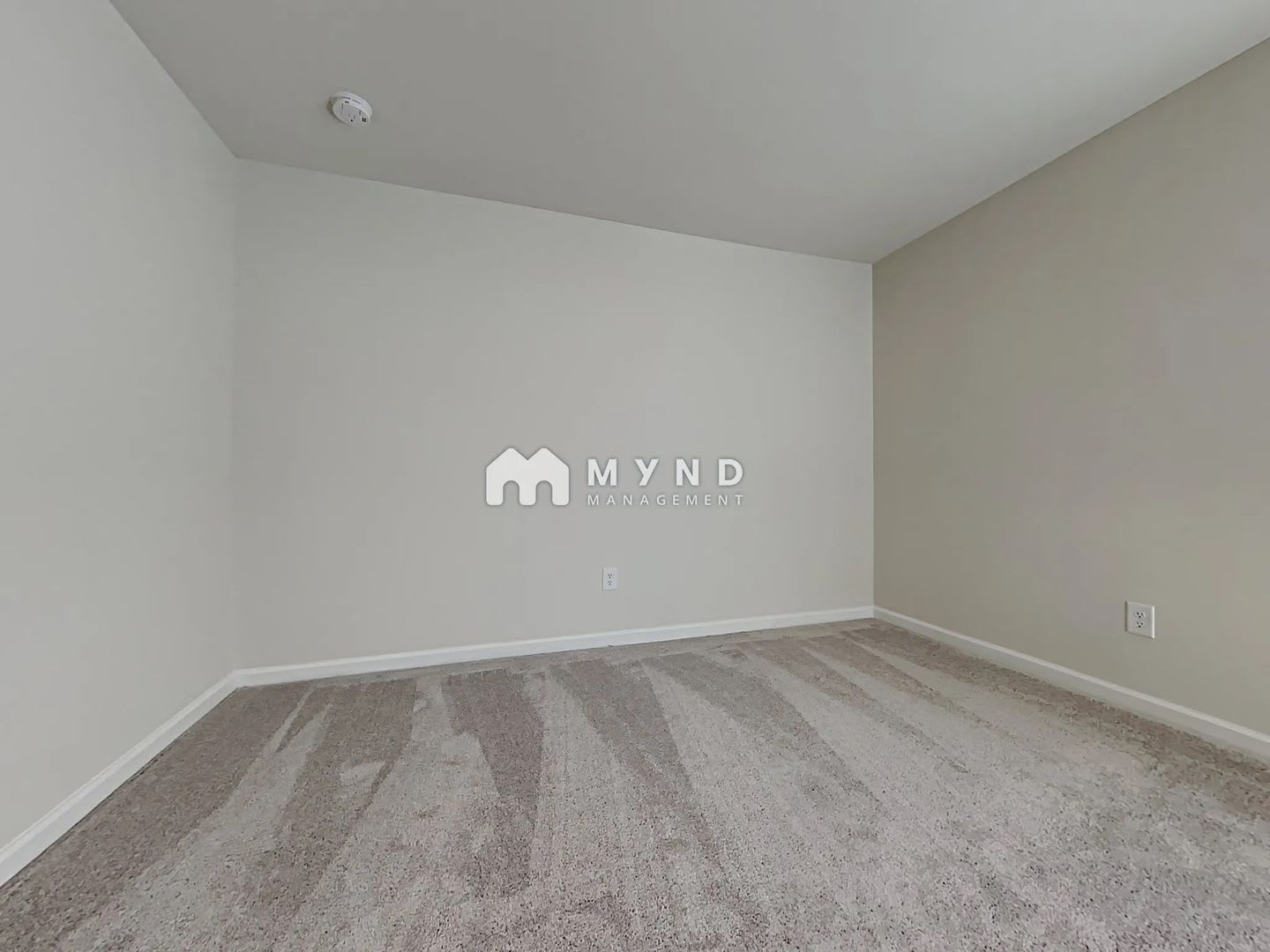 Room In 5 Bedroom Home At Moulin Ct Dr – photo 2