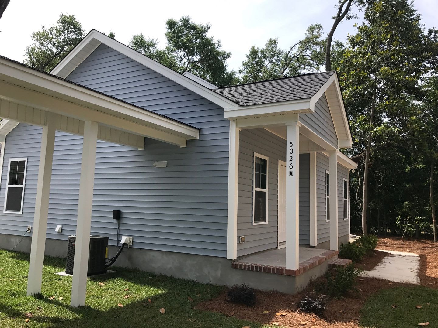 Cozy 1 Bedroom 1 Bathroom at 5026-A Park Ave – photo 1