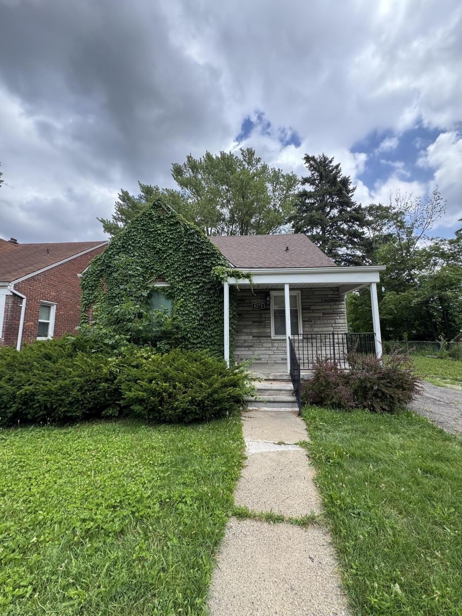 8272 Roselawn Street – photo 1