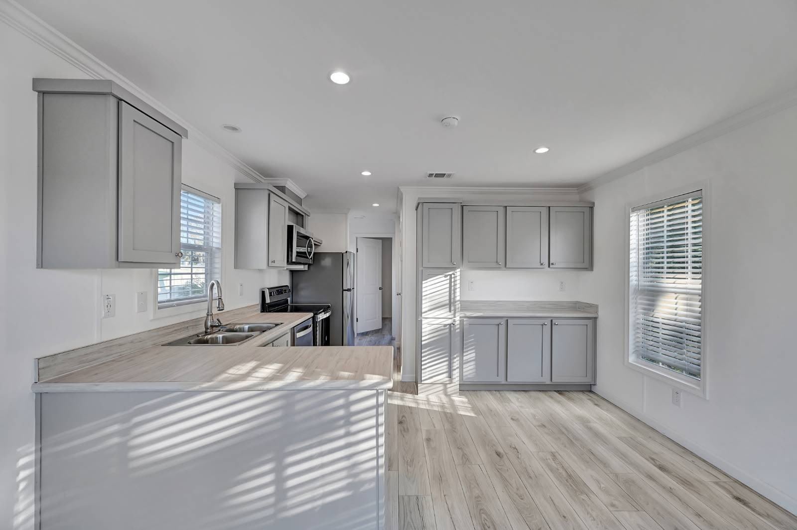 1701 Post Rd – photo 3