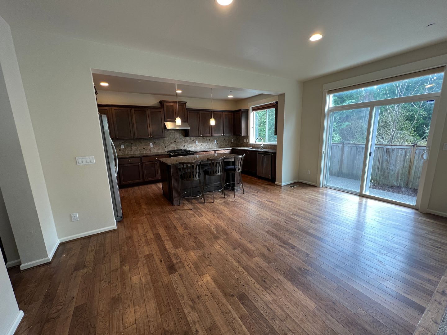 Spacious 5-Bed, 2.5-Bath Single-Family Home in Redmond – photo 4