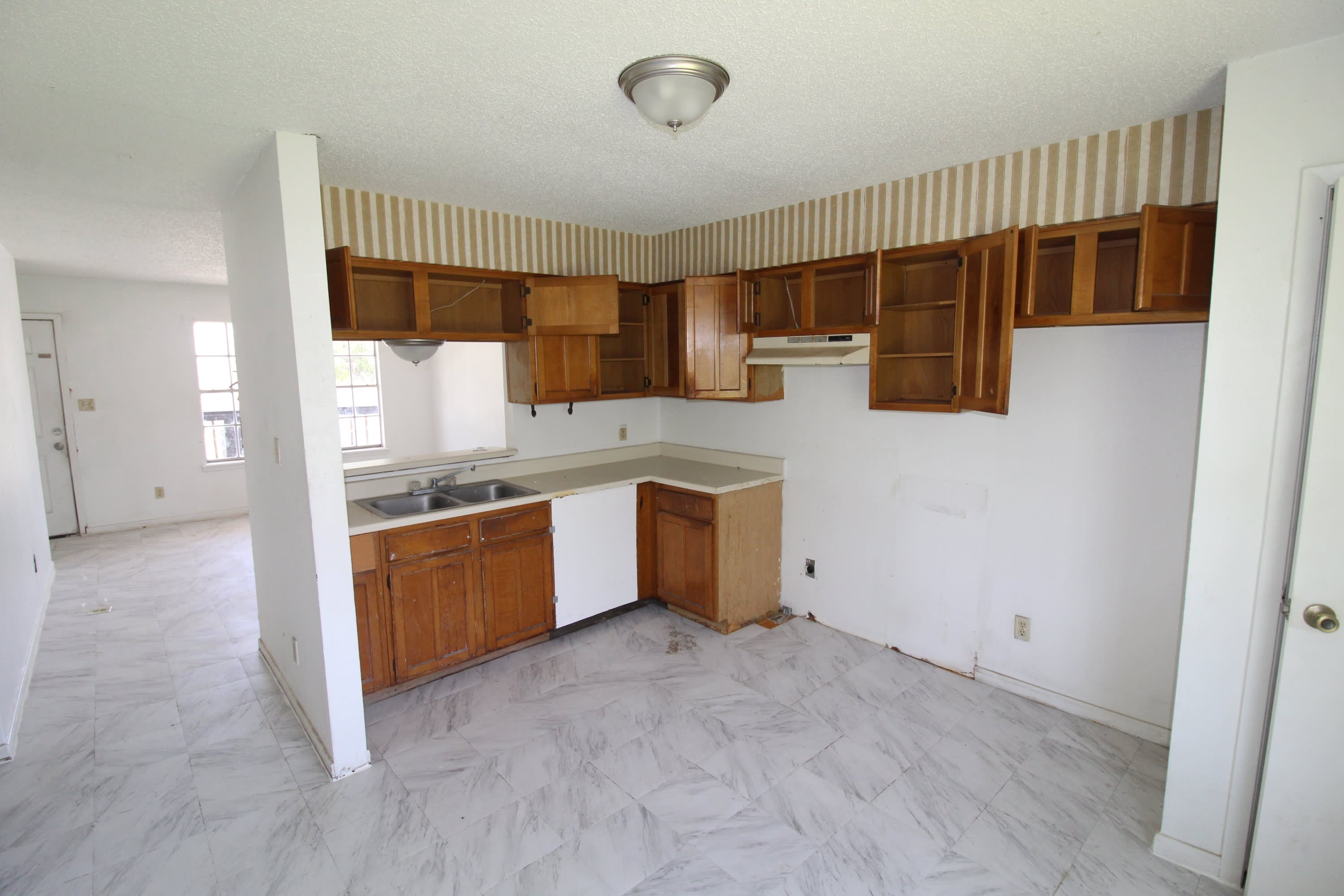106 E King Ave – photo 3