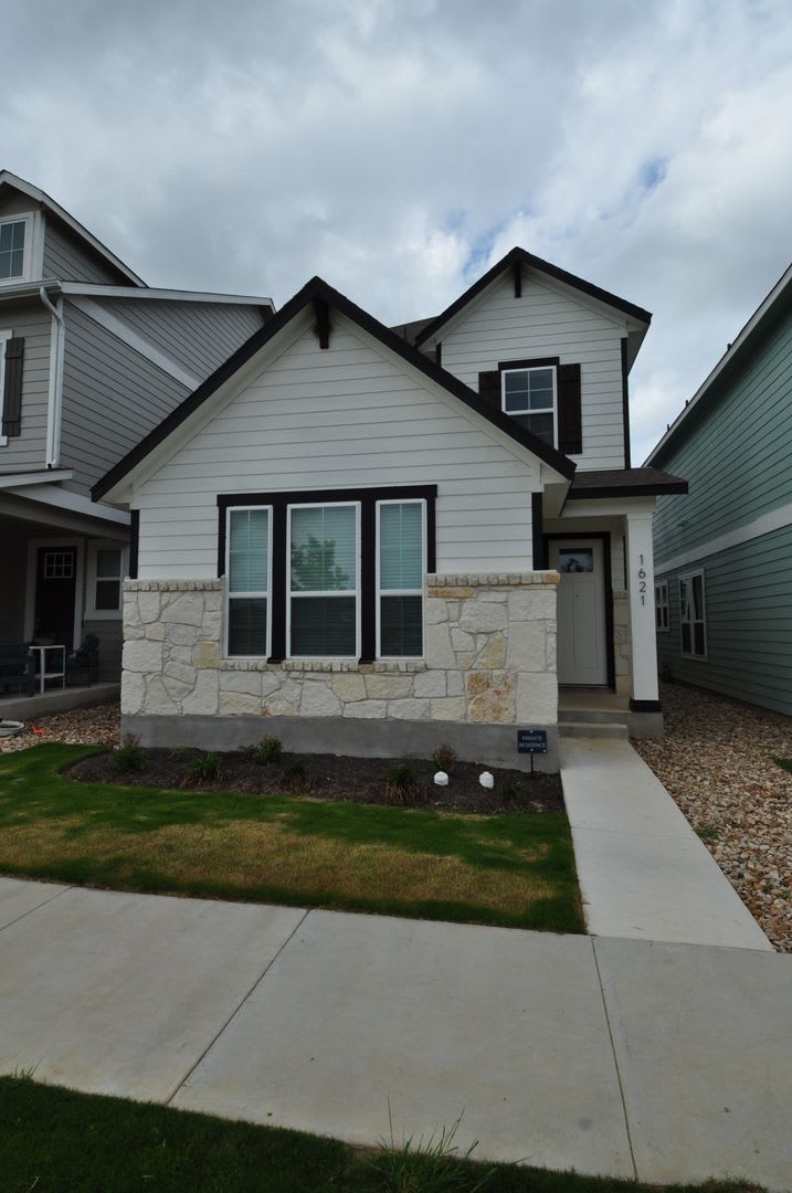 Enjoy a lock and leave lifestyle in this brand new cottage style home at The Retreat at Hero Way – photo 2
