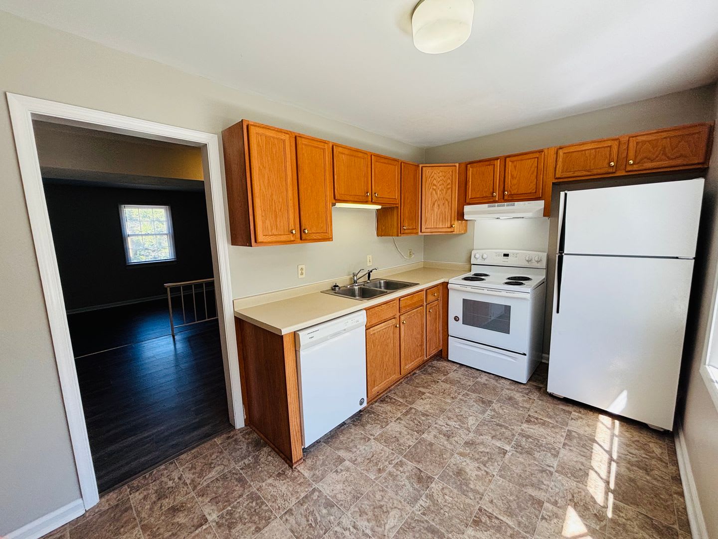 Charming 3 Bed 2 5 Bath Townhome In Haymarket Pool Access Newly Renovated – photo 3