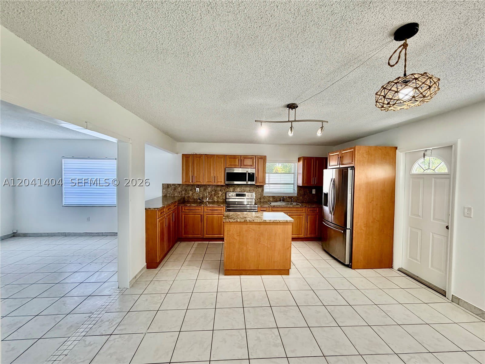 913 Nw 22Nd Pl – photo 1