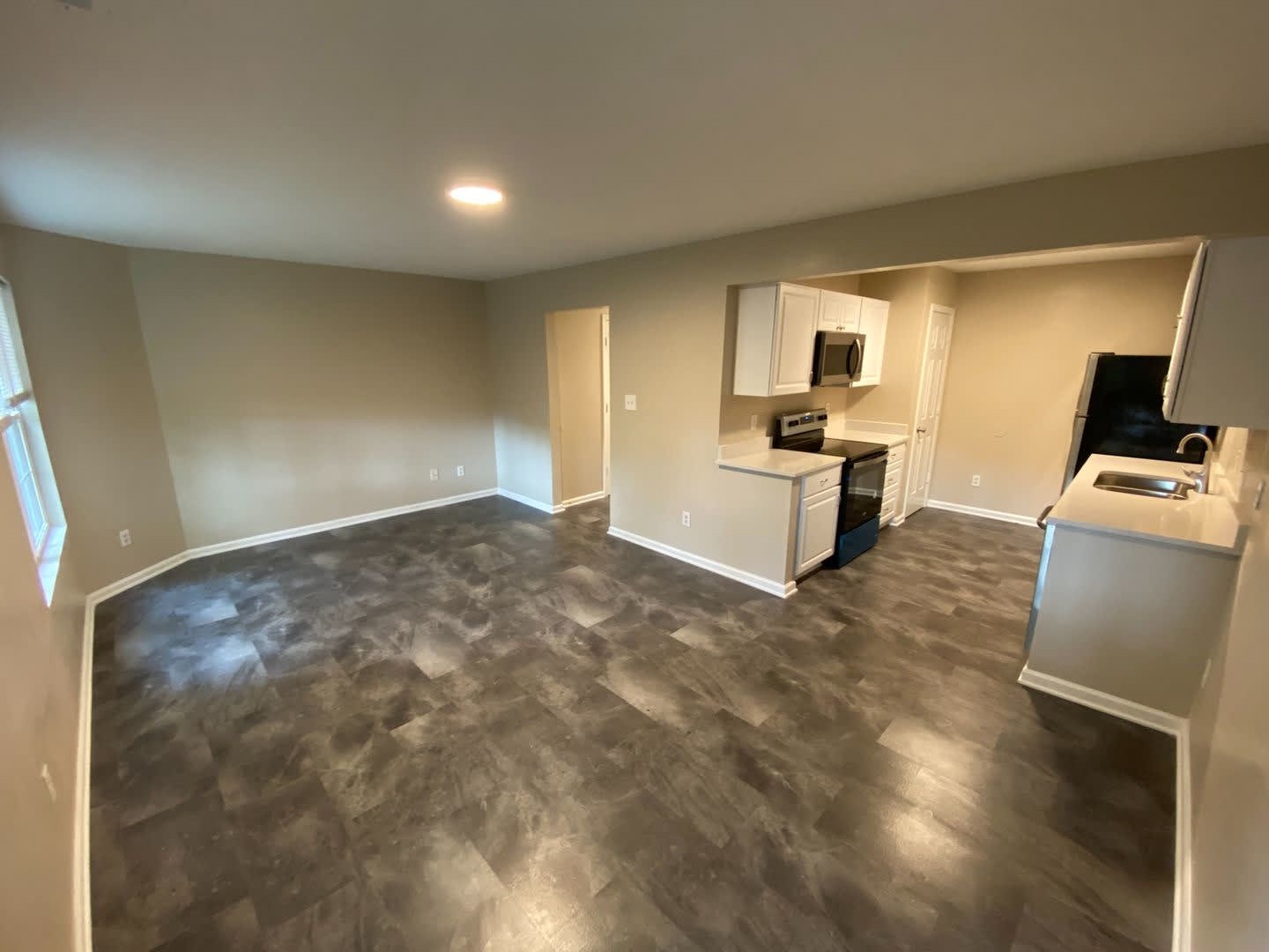 Room in 4 Bedroom Home at Bragg St – photo 5