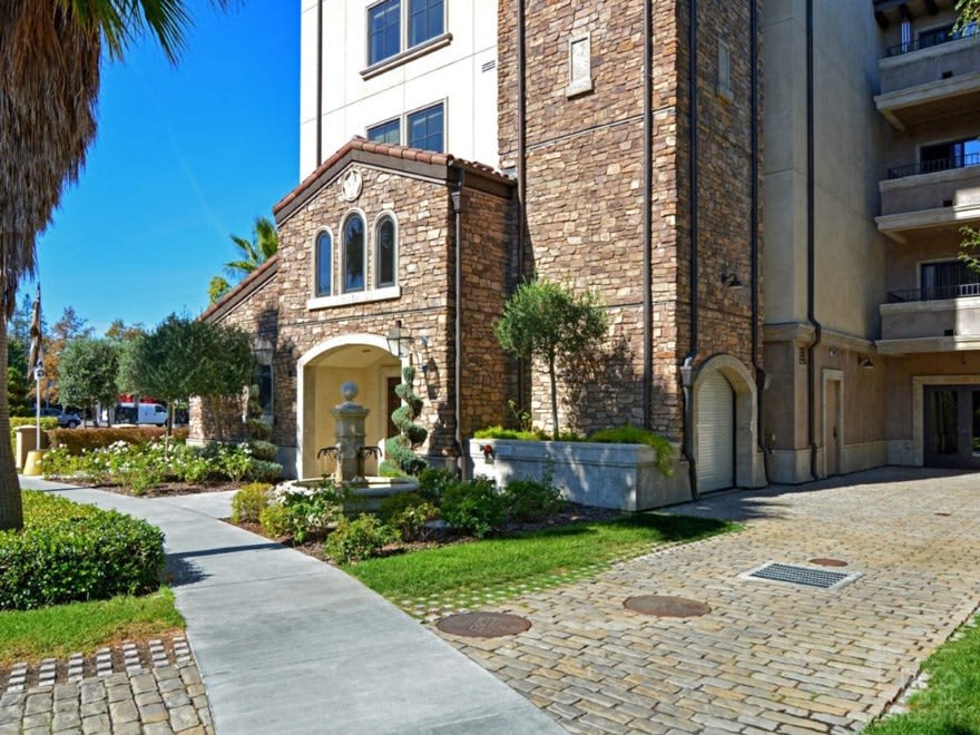 885 Woodside – photo 2