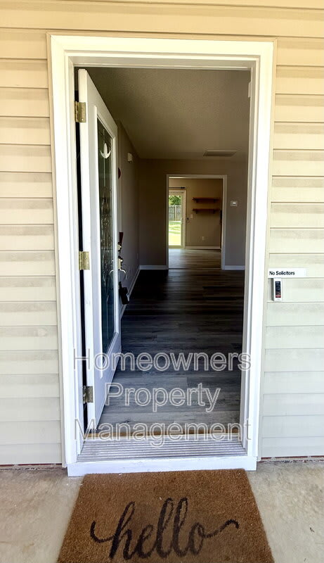 81 Essex Ct W – photo 2