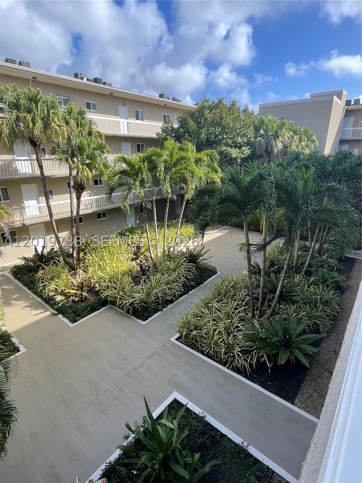 7815 N Camino Real – photo 1