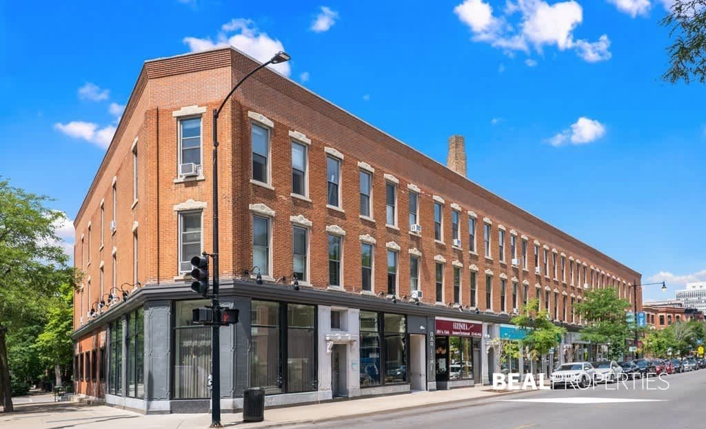 2202 N Clark St – photo 1
