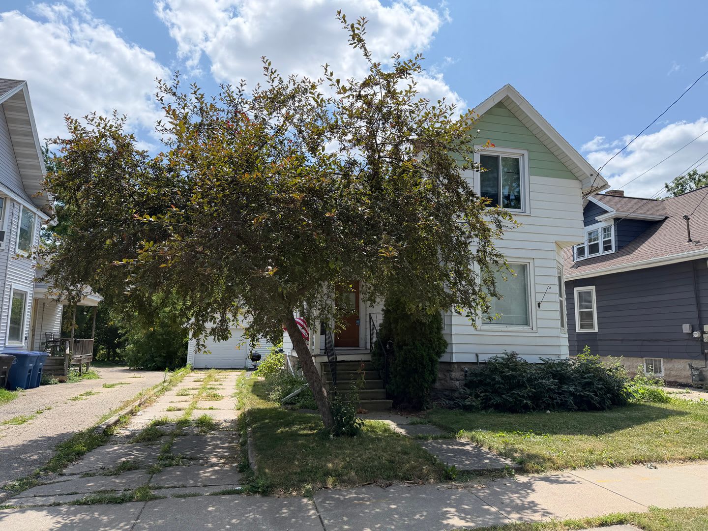 4 Bedroom House in Oshkosh – photo 2