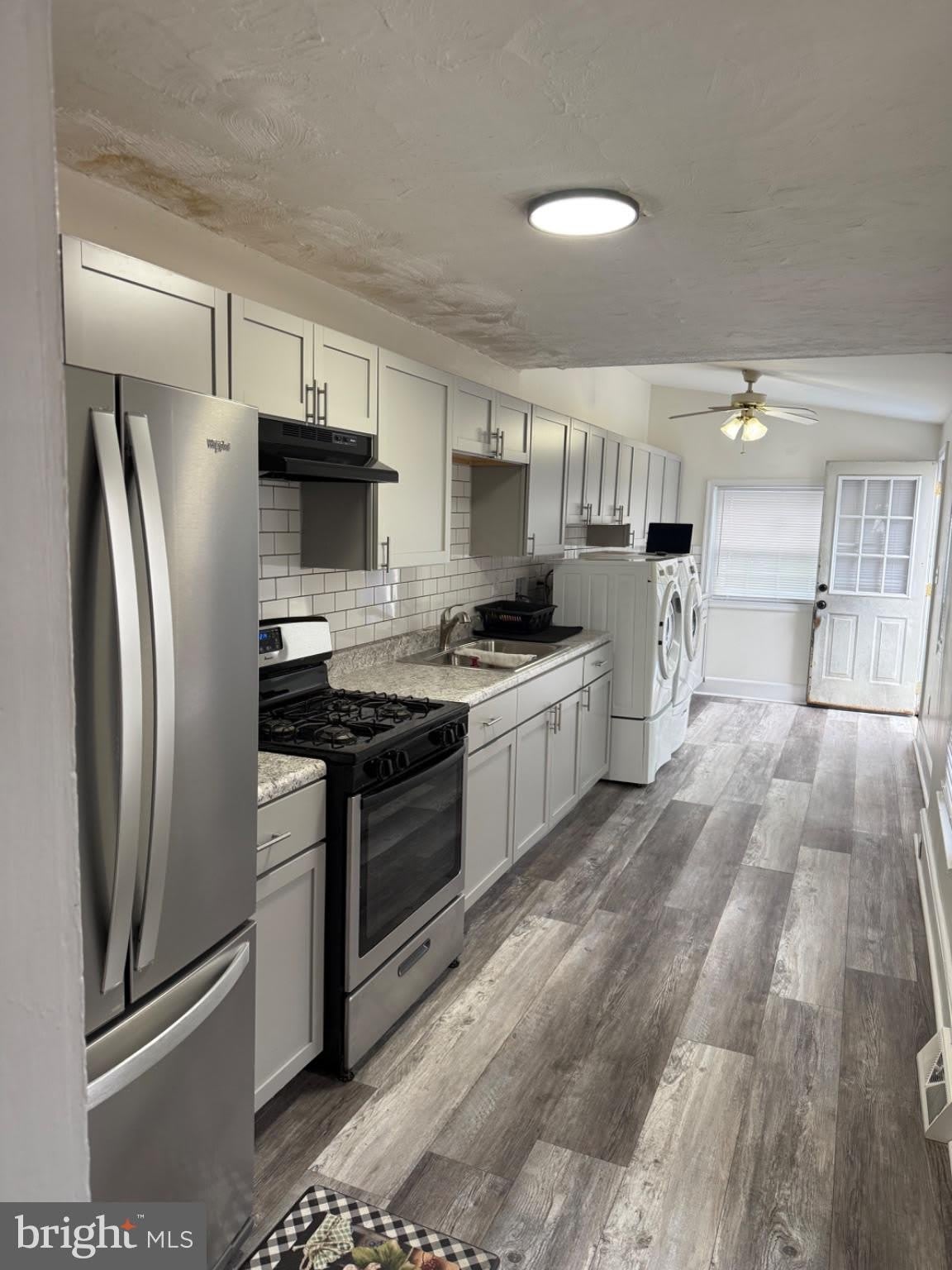 837 LOCUST Street – photo 4
