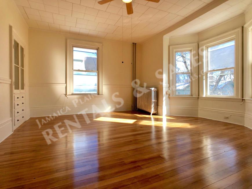 47 Custer St. – photo 4
