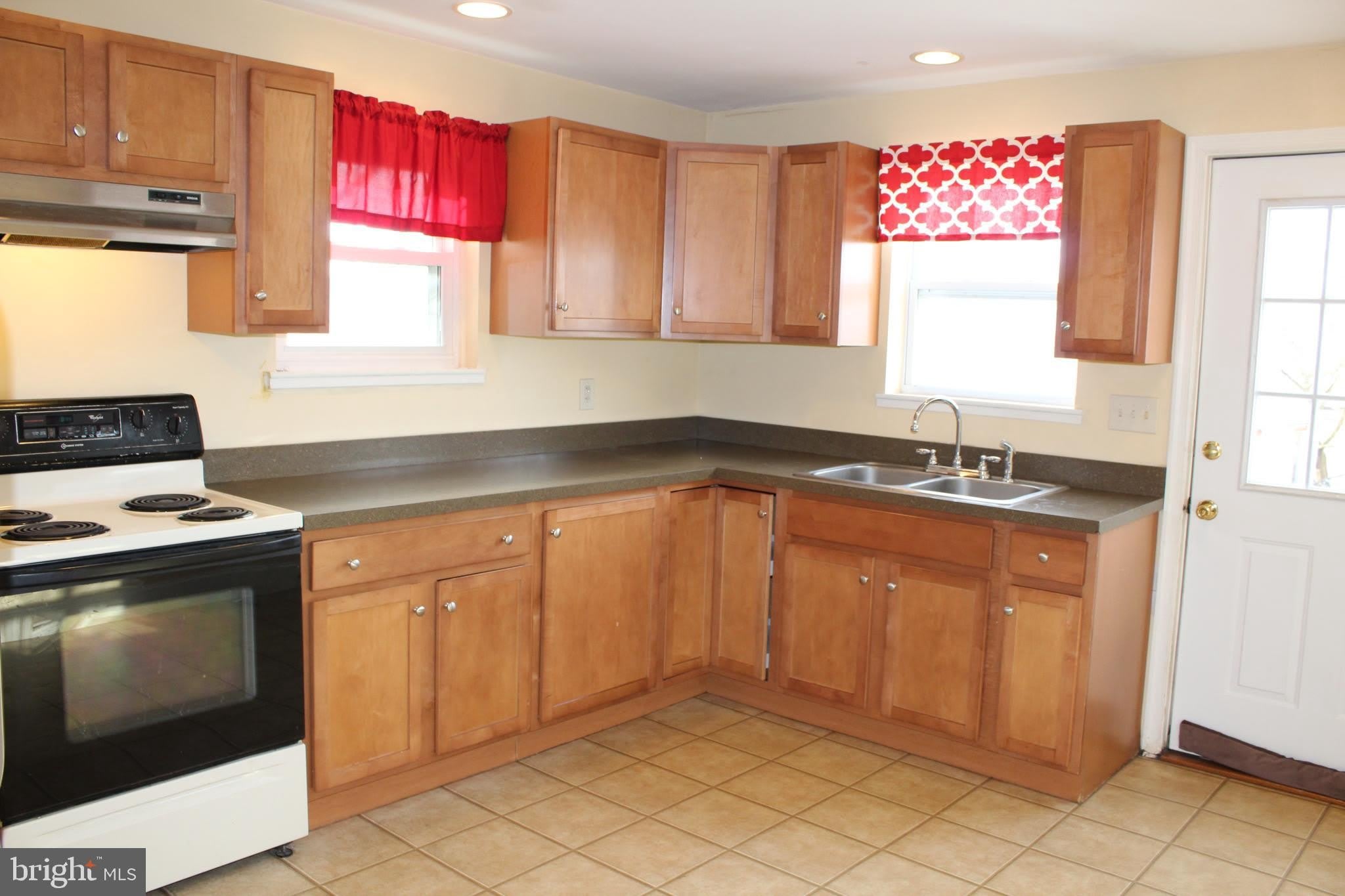 618 E PHILADELPHIA Avenue – photo 2