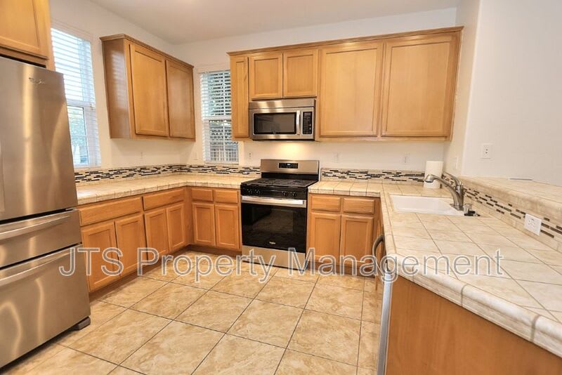 980 Latitude Ln – photo 2