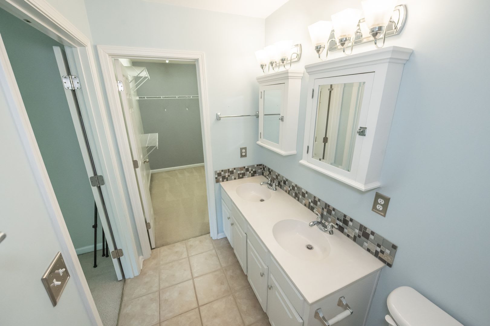 Room in 2 Bedroom Home in Charlotte – photo 3