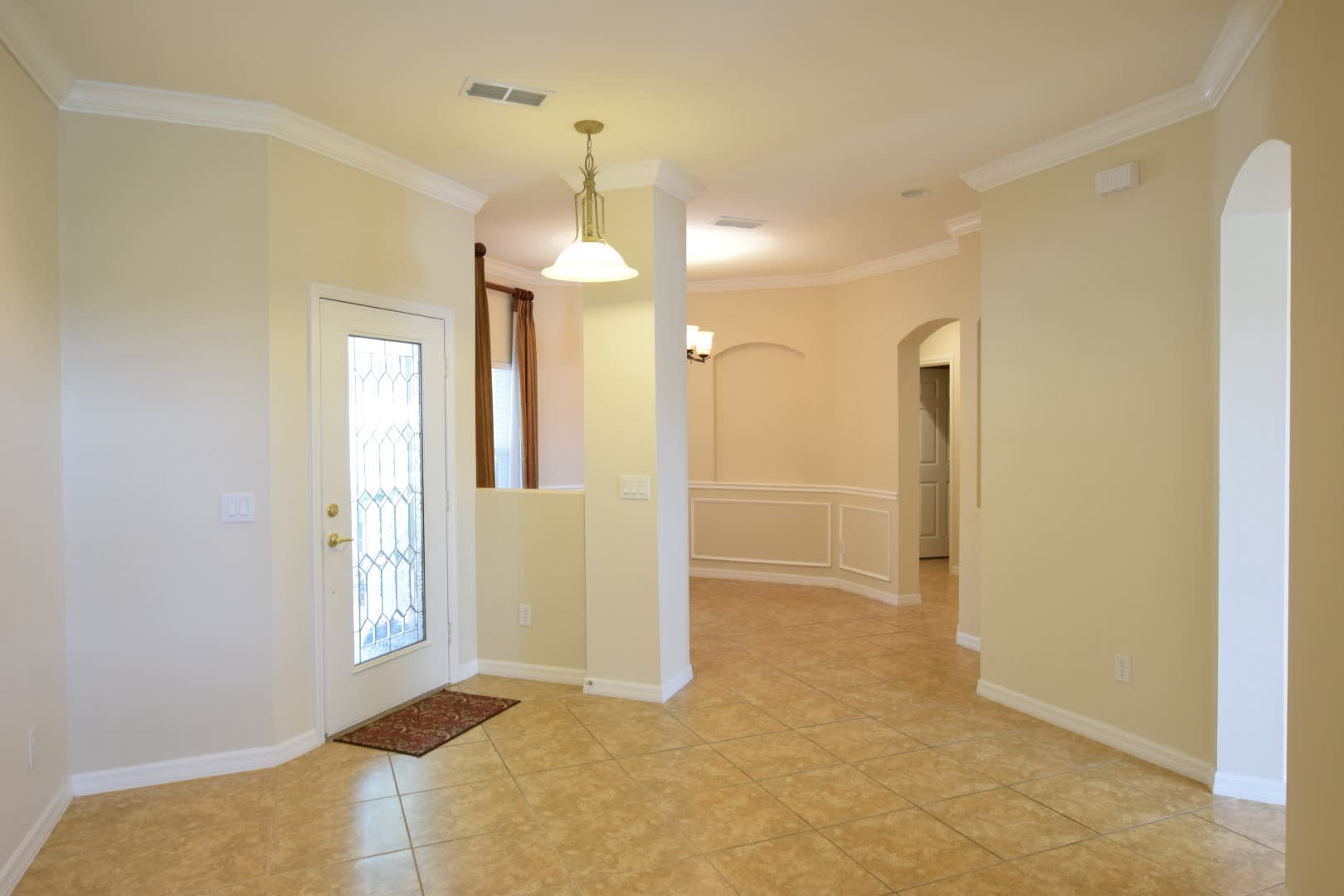 Beautiful 3 Bed 2.5 Bath 2 car garage Gated Townhouse for Rent in Sanford, FL! Greystone Subdivision! – photo 3