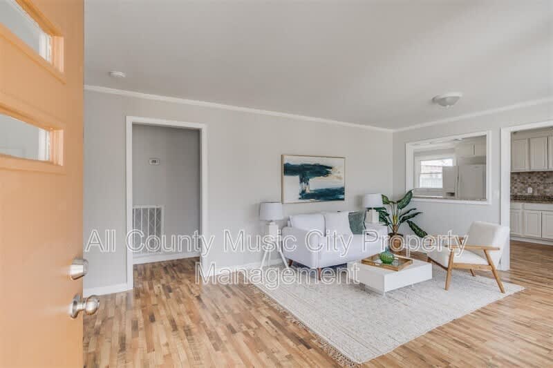 209 Rhine Dr – photo 3