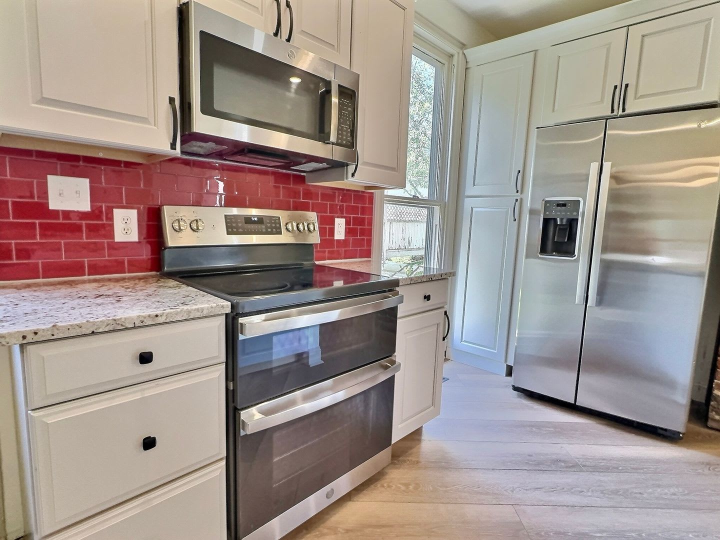 **August 2028** HUGE 8 Bed 6 Bath!! Fully Remodeled!! – photo 5