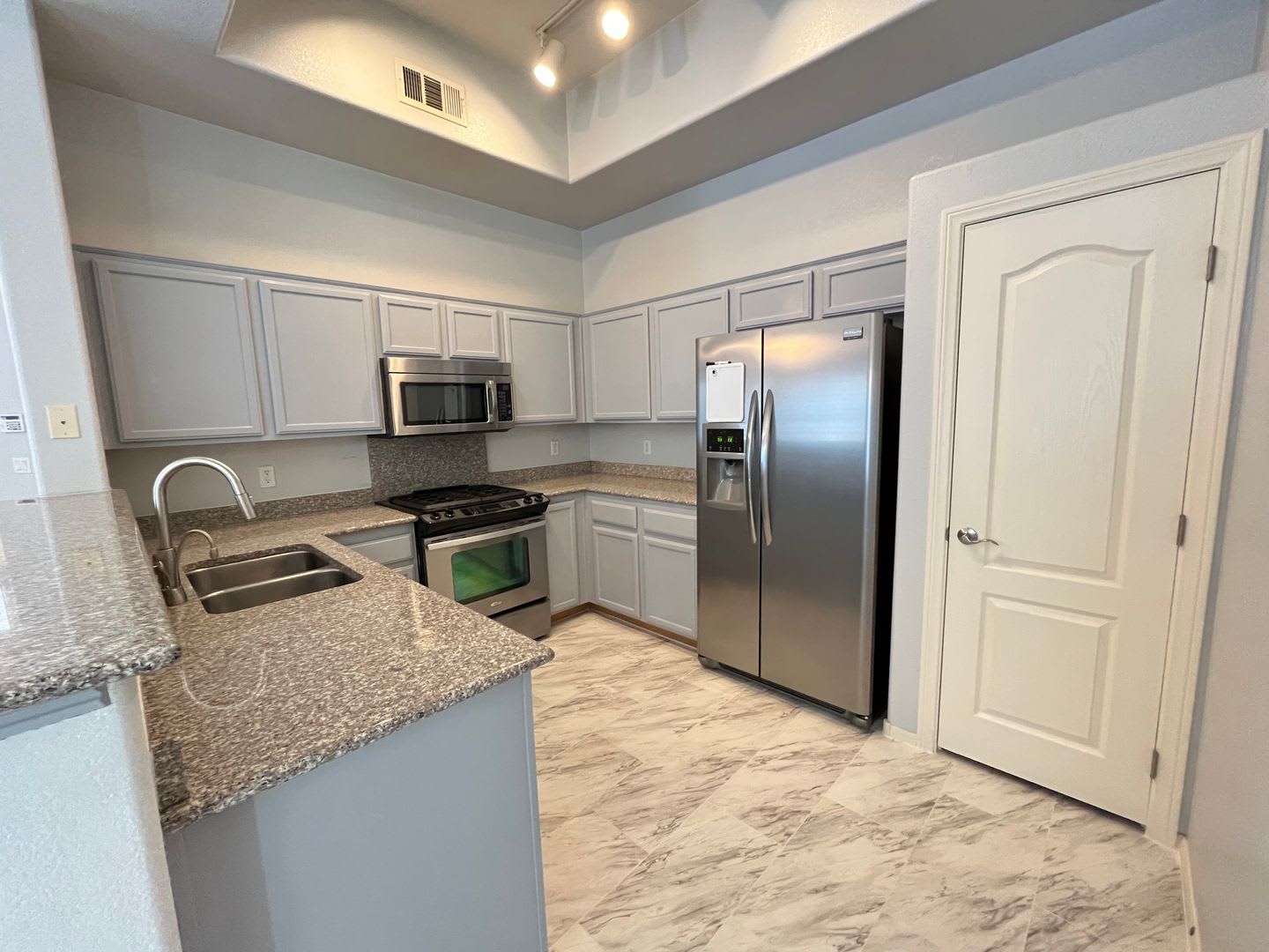 Lovely 2 Bed 2 Bath Condo in Henderson! – photo 5