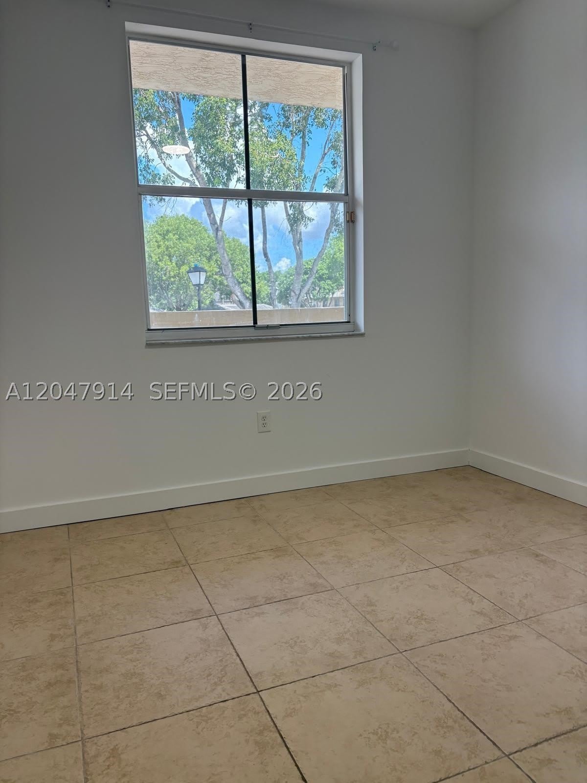 2080 Greenview Shores Blvd – photo 3