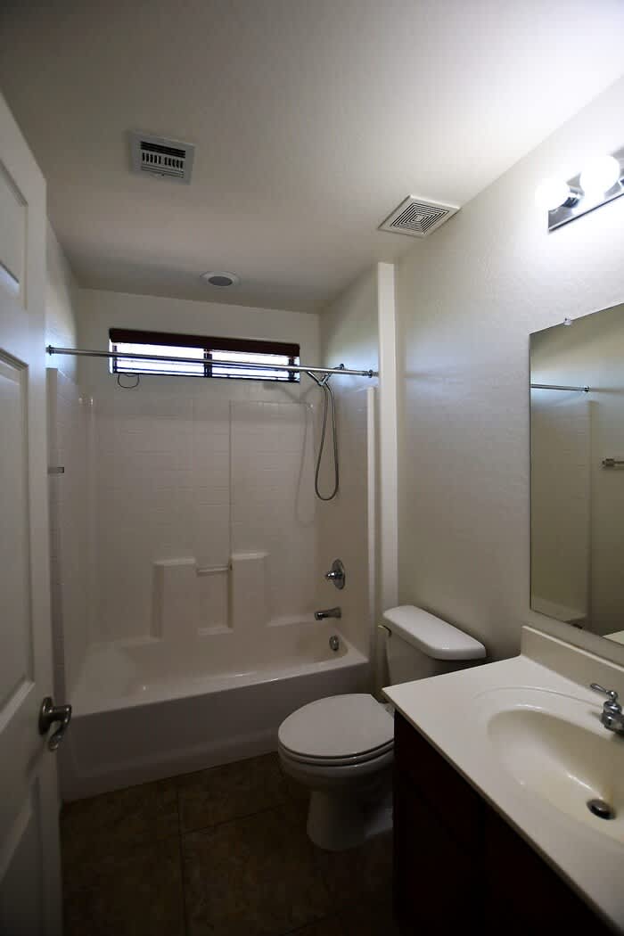 3828 South Vineyard Avenue – photo 4