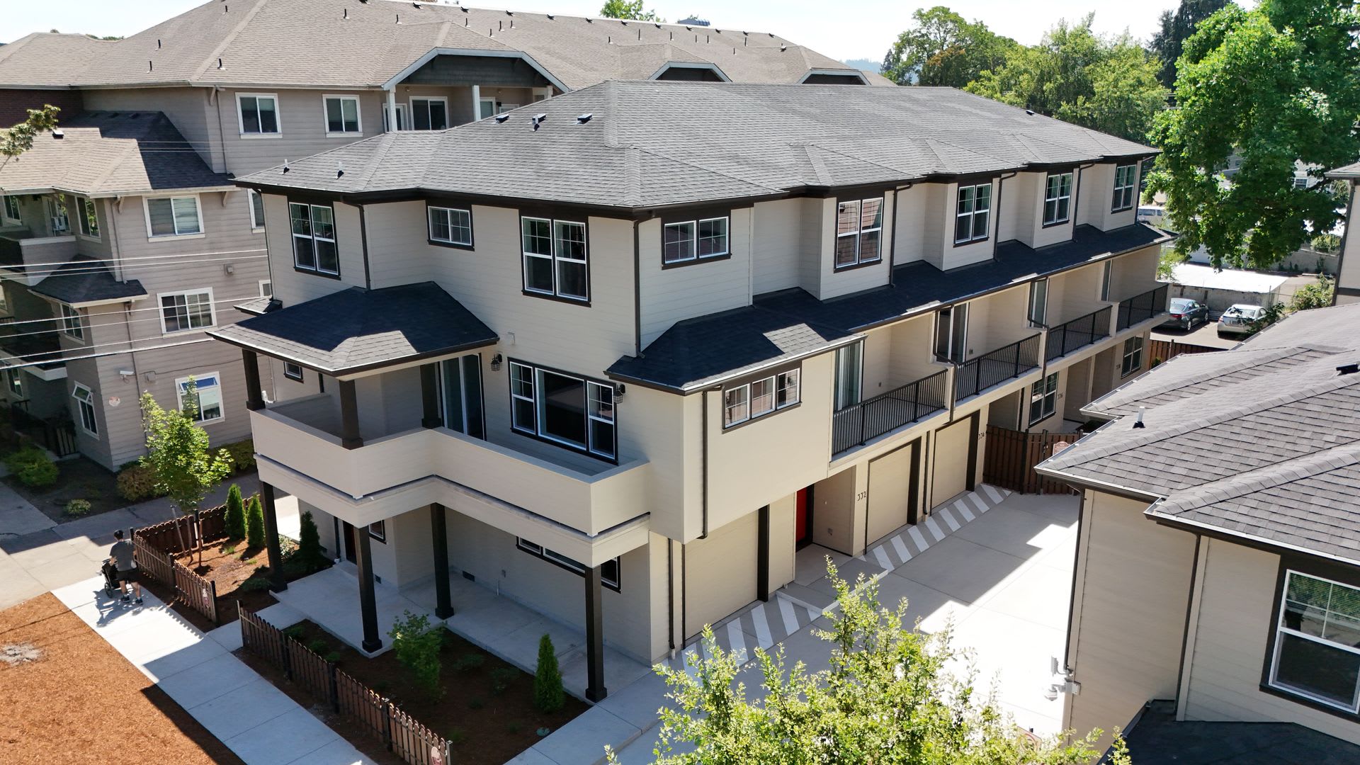 4 Bedroom 4 Bath New Townhome Every Bedroom Is Its Own Master Suite With Your Own Full Bathroom Walk In Closet And A C Unit Full Size Washer And Dryer In Your Unit – photo 2