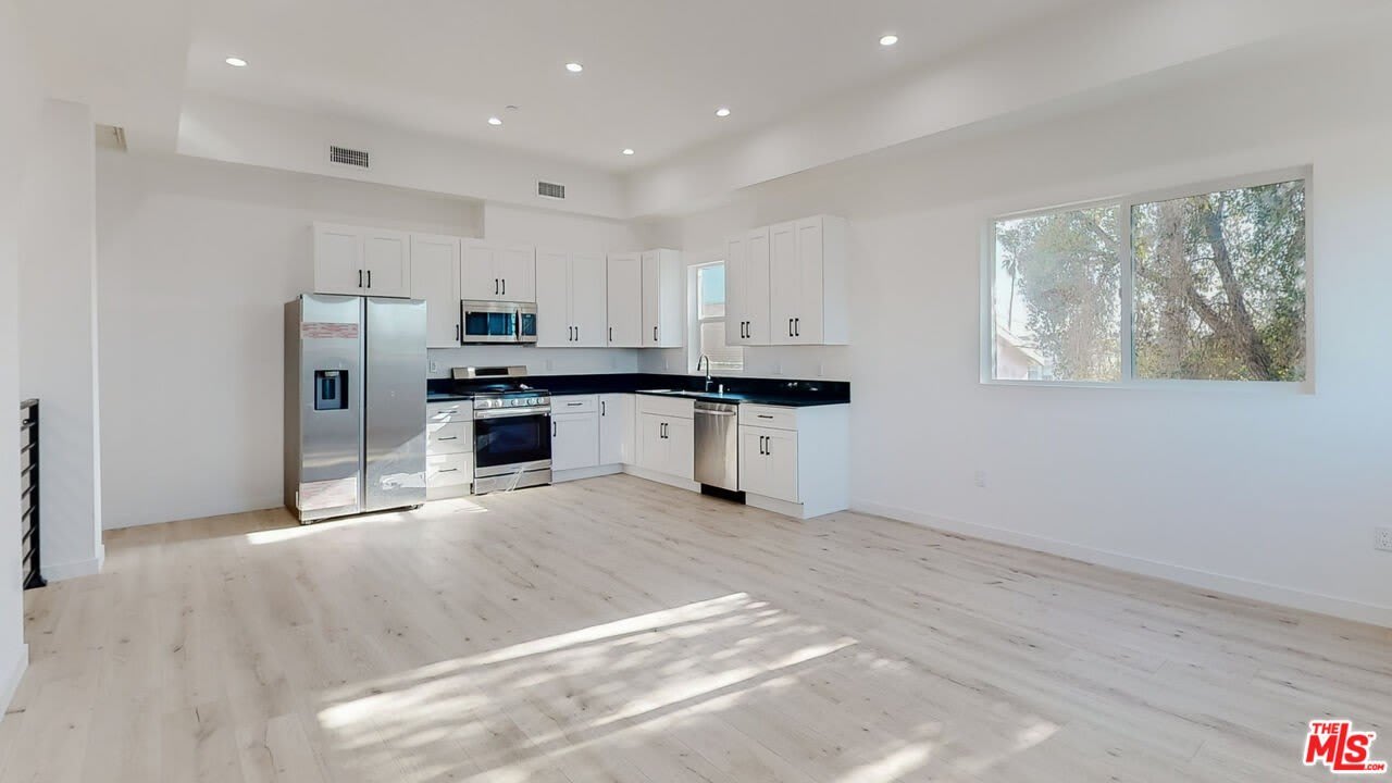 1509 S Cloverdale Ave – photo 2