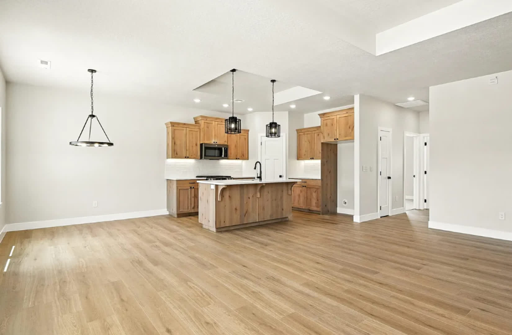 Modern Living with Extra Space in Enoch – photo 3
